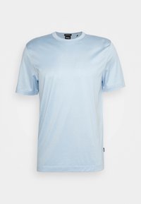 Světlomodré tričko s krátkým rukávem vyrobené z hladké látky. Design s kulatým výstřihem a malou logovou nášivkou na spodní straně. Jednoduché a univerzální.