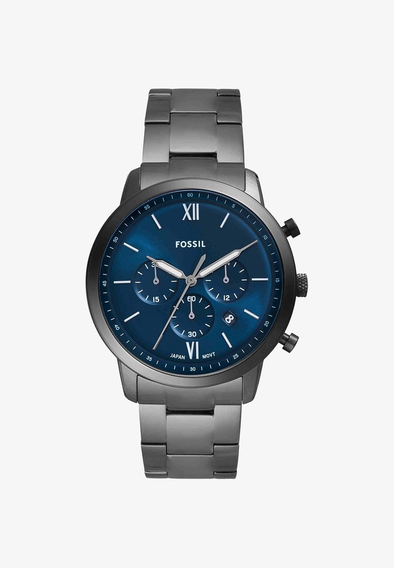 Montre-bracelet Fossil en acier inoxydable avec cadran bleu, trois sous-cadrans, index des heures argentés et affichage de la date à 16 heures.