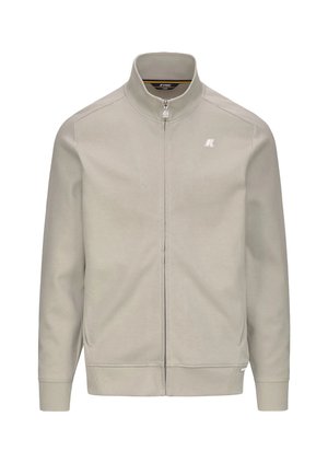 Giacca zip-up grigia chiara realizzata in tessuto morbido con colletto alto, dotata di tasche laterali e un piccolo logo sul petto.
