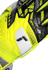 Guanto da portiere con un design giallo brillante e nero. Presenta una superficie testurizzata, motivi esagonali e accenti neri, offrendo presa.