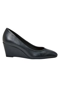 Scarpa con tacco a spillo nero in pelle, con punta arrotondata e texture liscia. Il tacco è triangolare e si innalza dalla parte posteriore a quella anteriore.