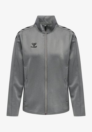 Szara kurtka zapinana na zamek, wykonana z gładkiego materiału, z wysokim kołnierzem, bocznymi kieszeniami oraz czarnym logo na piersi i czarnymi akcentami na ramionach.