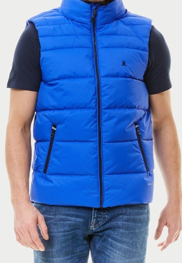 Blå vadderad väst med hög krage, framdragkedja och två fickor med dragkedja. Tillverkad av ett mjukt, lätt material. Sömmarna skapar en kviltad design.