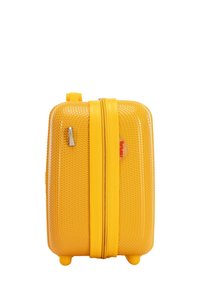Gele harde koffer met een honingraatpatroon, dubbele rits en een kleine metalen trekhaak. Inclusief vier ronde wielen voor mobiliteit.