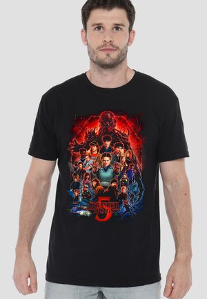 STRANGER THINGS 5 POSTER - Print T-shirt - black