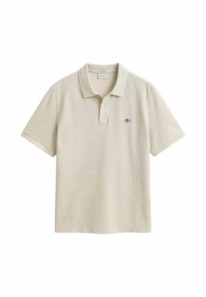 Beige poloshirt met korte mouwen, kraag, twee knopen aan de voorkant en een klein geborduurd logo op de linkerborst.