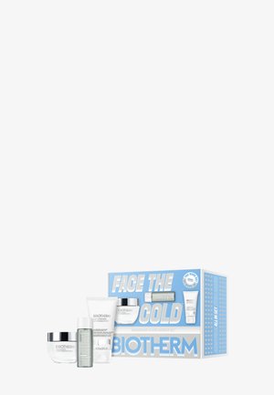 Biotherm Aquasource Hydra Barrier Pflegeset mit Creme, Aktiv-Erholungs-Lotion, Mizellenwasser und Reinigungsmittel in einer blau-weißen Box.