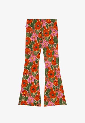 Bő szárú nadrág élénk mintával, nagyméretű piros és rózsaszín virágokkal, valamint zöld levelekkel világos alapon.