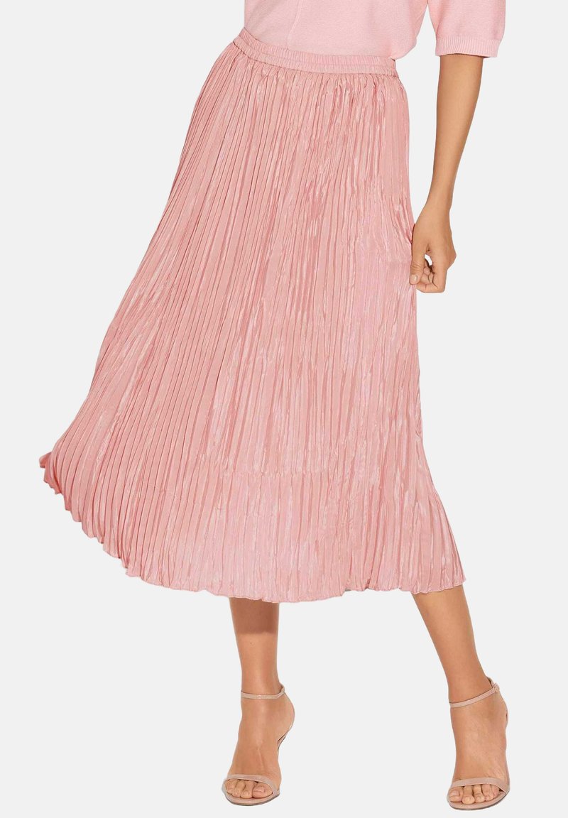 PINK PLISSEE ROCK mit weicher Textur, mittellangem Design, Bund und fließender Silhouette, mit vertikalen Falten durchgehend.