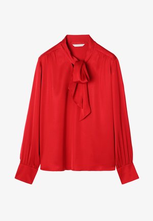 Rote Seidenbluse mit einer Krawattenhalslinie, langen Puffärmeln und gerafften Details an den Schultern. Glatte Textur und entspannte Passform.