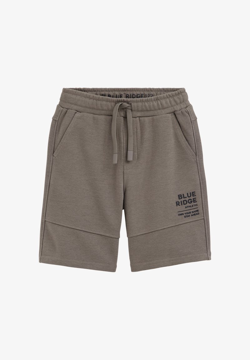 Shorts marron à taille élastique avec cordon de serrage, poches avant, détails de coutures, et texte "Blue Ridge Athletic Own Your Game Stay Ahead" sur la jambe droite.
