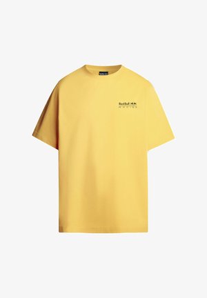 Geel katoenen T-shirt met een ronde hals en korte mouwen. Bedrukt logo en tekst "Red Bull Racing" in het zwart op de linkerborst.