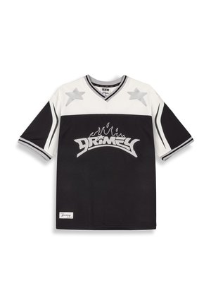 Czarny i biały t-shirt z dekoltem w serek, krótkimi rękawami, gwiazdowymi akcentami oraz logo "DRIMEY" z płomieniami w kolorze srebrnym na przodzie.