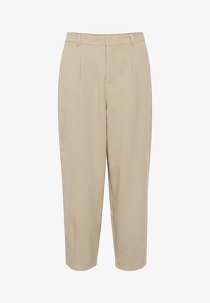 Pantalon beige ajusté à jambe droite, avec des plis sur le devant, une texture lisse et une taille mi-haute. Pas de poches visibles.