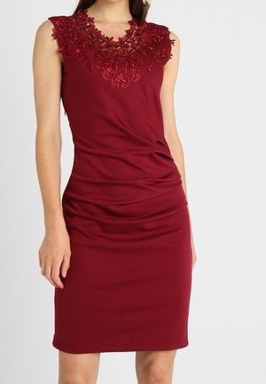 Fodralklänning - bordeaux