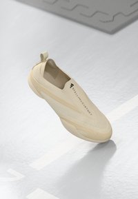 Geselecteerd, almond milk/core black