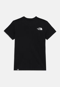 Μαύρο βαμβακερό μπλουζάκι με κοντά μανίκια, στρογγυλή λαιμόκοψη και λευκό λογότυπο στην επάνω ράχη. Περιλαμβάνει μια μικρή ετικέτα μάρκας στο τελείωμα.