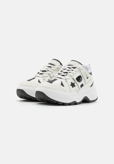 CHIARA FERRAGNI EYEFLY - Sportcipő - off-white/black