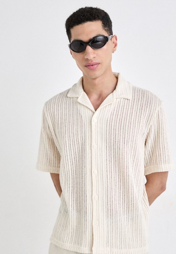 BEACH RESORT SHORT SLEEVE  - Shirt4