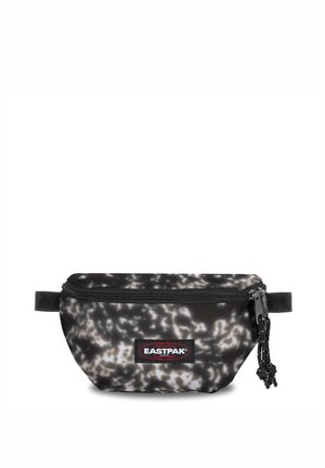 Zwarte en grijze gestructureerde heuptas van duurzaam materiaal, voorzien van een ritssluiting, verstelbare schouderband en een logo-detail aan de voorkant.