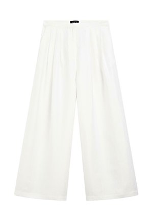 Pantalon large blanc en tissu léger, à taille haute avec des plis à l'avant et sans poches ni accessoires visibles.
