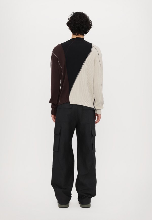 OVERSTITCN - Jumper2