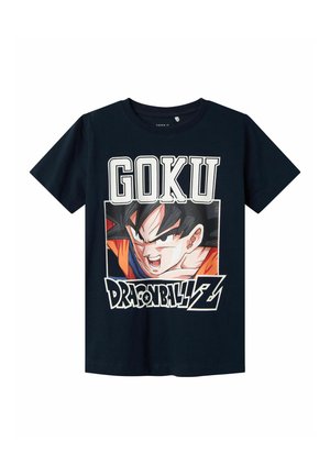 Sort bomulds t-shirt med et levende grafisk billede af Goku fra Dragon Ball Z, med fed hvid tekst der siger "GOKU" og "DRAGONBALL Z."