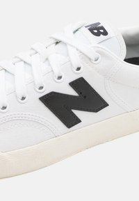 New Balance Matalavartiset tennarit - white