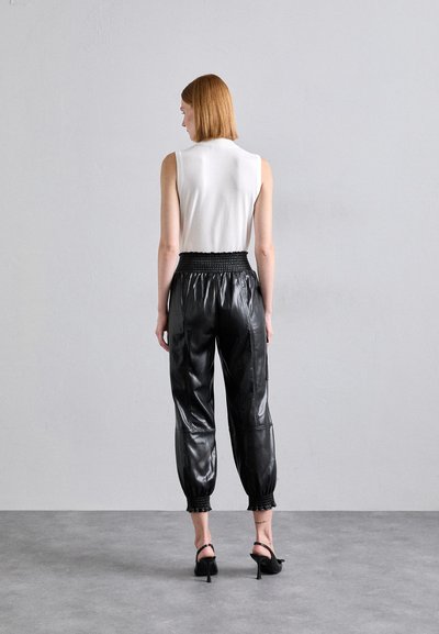 Cinq à Sept JENNING PANTS - Cargohose - black