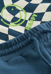 Next CHECKERBOARD SET REGULAR FIT - Träningsbyxor - blue