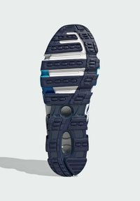 Morski gumeni potplat s teksturiranim uzorkom, koji sadrži segmentirane dijelove i prozirni dio, dizajniran za prianjanje i stabilnost.