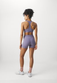 Nike Performance ONE SHORT - Leggings - daybreak/black