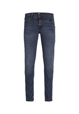 Enfant portant un t-shirt blanc à manches courtes avec le logo « Originals », un jean slim bleu foncé et des baskets montantes noires avec des lacets blancs.