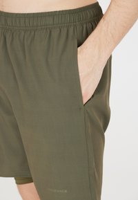 Endurance 2-in-1-shortsit - ivy green