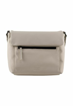 Borsa a tracolla beige con patta pieghevole, dotata di tasca frontale con zip e logo discreto. Realizzata in un materiale liscio e resistente.