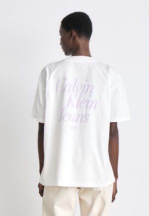 Calvin Klein Jeans FONT BACK GRAPHIC BOYFRIEND TEE - Μπλουζάκι με στάμπα - bright white