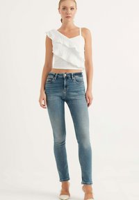 Herita Top - white
