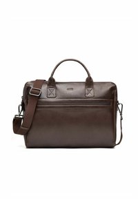 Brązowa skórzana teczka z dwoma uchwytami, odpinanym paskiem na ramię, przednią kieszenią na zamek oraz wytłoczonym logo. Gładka faktura. Prostokątny kształt.