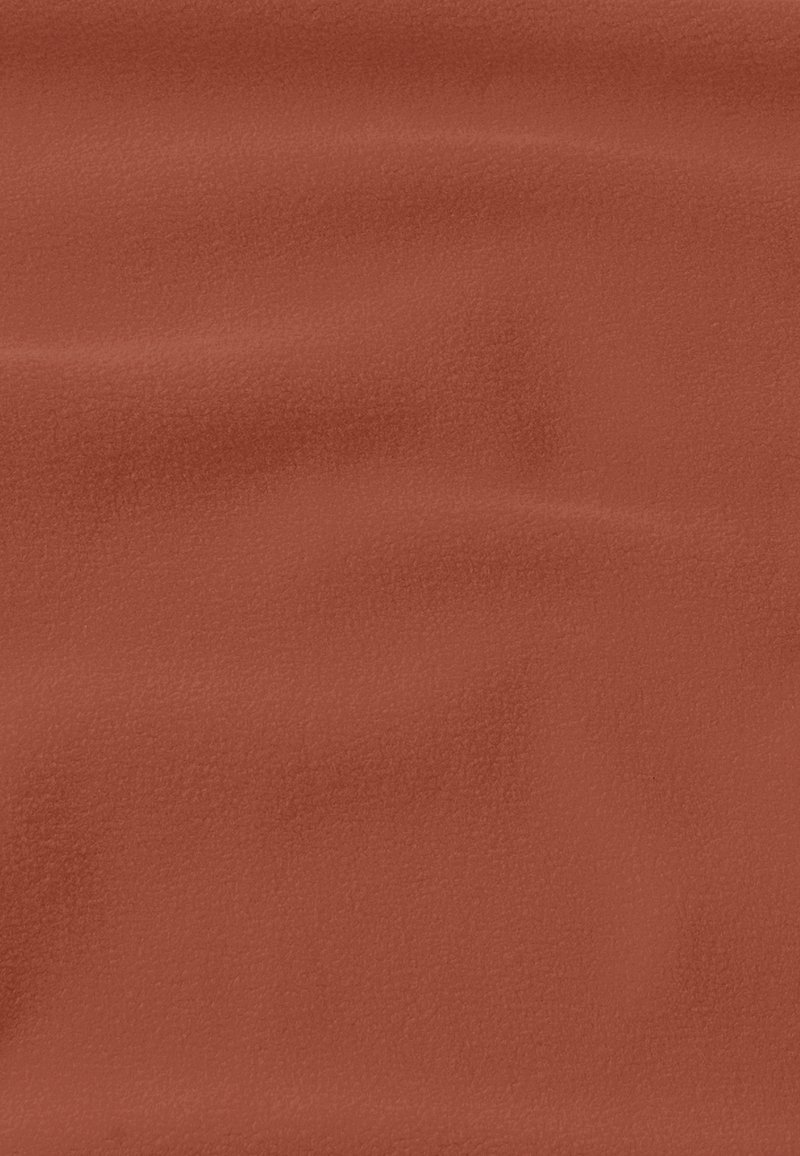Texturiertes Gewebe in einem warmen Terrakottaton, das subtile Wellen und eine sanfte, matte Oberfläche aufweist, geeignet für verschiedene Anwendungen.