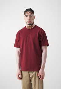 Nike Sportswear Tricou basic - dark team red