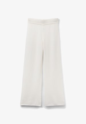 Witte hooggewaist gebreide broek met wijde benen en een elastische tailleband, gepresenteerd tegen een witte achtergrond.