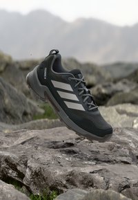 Επιλέχθηκε, shadow olive/grey two/carbon