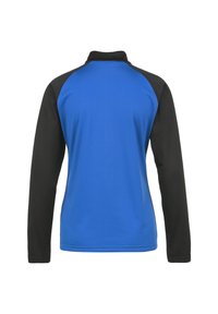 Chemise à manches longues avec un corps bleu et des manches noires. Dispose d'un col haut et d'un tissu lisse et respirant. Design simple en blocs de couleurs.