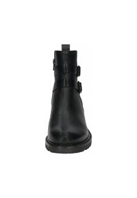 Botín de cuero negro con dos correas horizontales y hebillas. El diseño incluye un upper texturizado y una suela robusta.