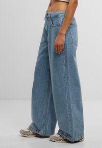 DEF TRIP BAGGYS - Relaxed fit jeans - light blue