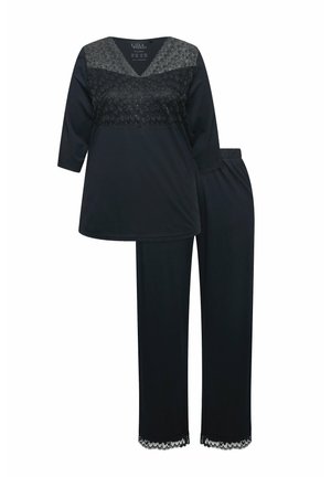 Černý pyžamový set se střihem do V a krajkovými detaily na topu s tříčtvrtečními rukávy, doplněný o kalhoty na elastický pas s krajkovým lemem.