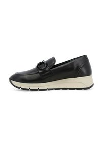 Scarpa nera in pelle slip-on con punta rotonda, dotata di una fibbia decorativa e di una suola imbottita di colore bianco sporco. Texture liscia e design minimalista.