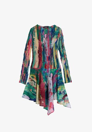 Farebné šaty s dlhým rukávom, textúrovaným pleteným živôtikom a asymetrickým lemom. Má žiarivý vzor šplechov farieb v rôznych odtieňoch.