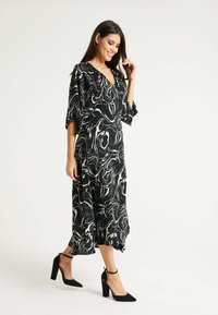 Liquorish SCRIBBLE PRINT WITH SLEEVES  - Day dress - black