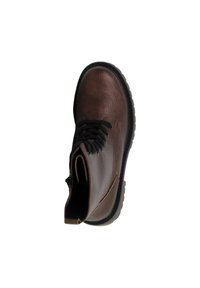 Botte en cuir marron à lacets avec semelle noire épaisse, vue de dessus sur fond blanc.